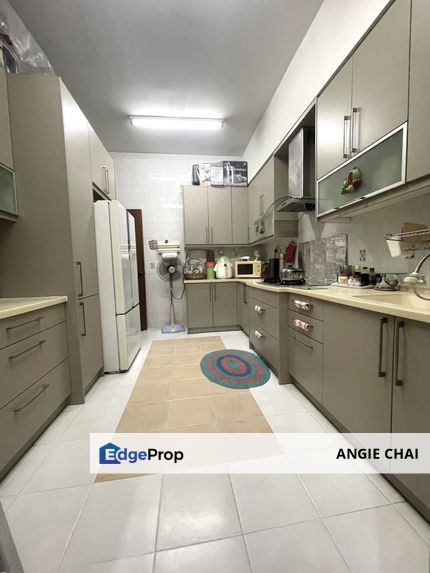 A Modern Sanctuary in a Pet-Friendly, Green Oasis, Selangor, Sunway Damansara