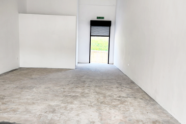 Main Road 2 Sty Shop For RENT Kota Emerald Rawang 12 Points Emerald East Brand NEW 