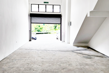 Main Road 2 Sty Shop For RENT Kota Emerald Rawang 12 Points Emerald East Brand NEW 