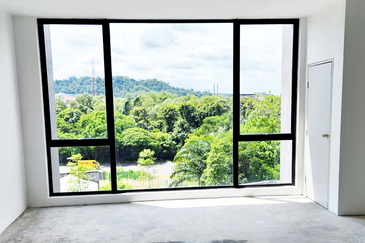 Main Road 2 Sty Shop For RENT Kota Emerald Rawang 12 Points Emerald East Brand NEW 