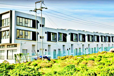 Main Road 2 Sty Shop For RENT Kota Emerald Rawang 12 Points Emerald East Brand NEW 