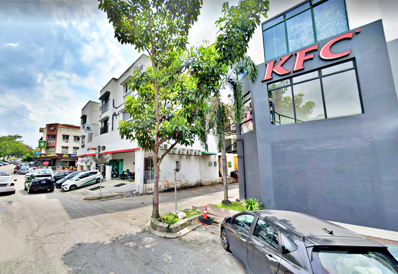 Damansara Damai Corner 3 Storey Shop For SALE (Main Road)