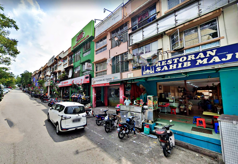 Damansara Damai Corner 3 Storey Shop For SALE (Main Road)