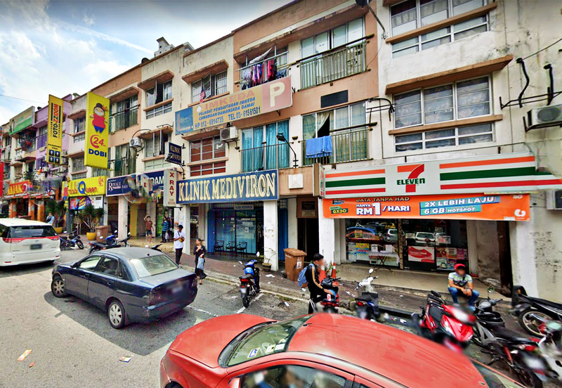 Damansara Damai Corner 3 Storey Shop For SALE (Main Road)