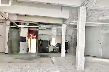 Petaling Jaya Kelana Jaya Corner Ground Floor Shop For RENT (Main Road)