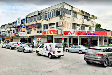 Petaling Jaya Kelana Jaya Corner Ground Floor Shop For RENT (Main Road)