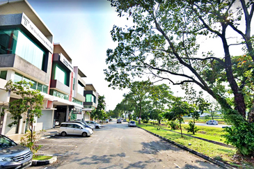 Shah Alam Kota Kemuning Seksyen 33 Jalan Biola 33/1 3 Storey Shop For SALE (Main Road)