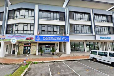 Sungai Buloh Bandar Seri Coalfields 2 Storey End Lot Shop For SALE