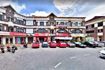 Kota Damansara Seksyen 8 Taman Pekaka Corner 3 Storey Shop For SALE (Main Road)