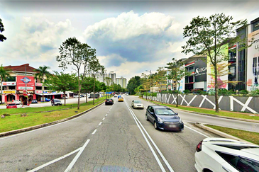 Kota Damansara Seksyen 8 Taman Pekaka Corner 3 Storey Shop For SALE (Main Road)
