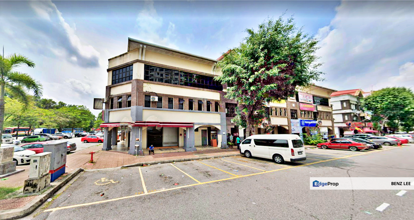 Kota Damansara Seksyen 8 Taman Pekaka Corner 3 Storey Shop For SALE (Main Road), Selangor, Kota Damansara