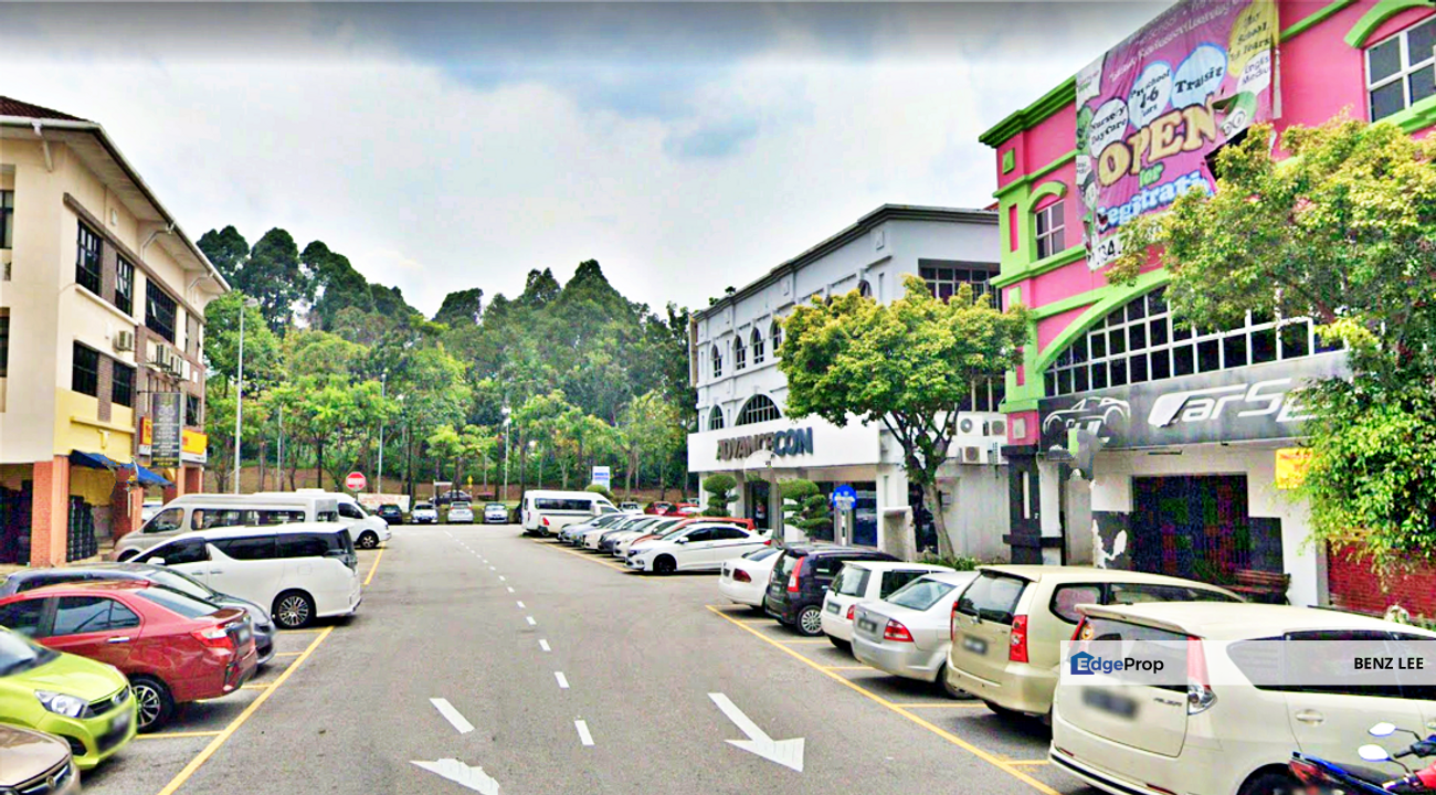 Kota Damansara Seksyen 8 Taman Pekaka Corner 3 Storey Shop For SALE (Main Road), Selangor, Kota Damansara