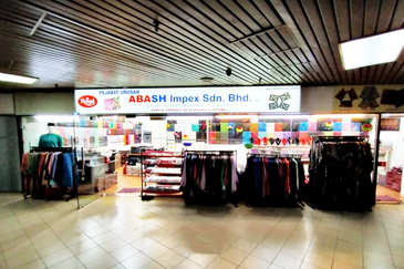 Wilayah Complex 4 Adjoining Shop For RENT (Good For Mamak Restaurant)