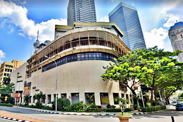 Wilayah Complex 4 Adjoining Shop For RENT (Good For Mamak Restaurant)