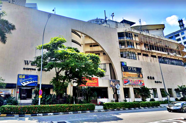 Wilayah Complex 4 Adjoining Shop For RENT (Good For Mamak Restaurant)