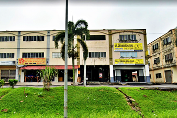 Taman Bukit Rawang Jaya 1st Floor Office For RENT (Main Road Near NSK)