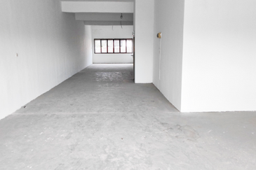 Taman Bukit Rawang Jaya 1st Floor Office For RENT (Main Road Near NSK)
