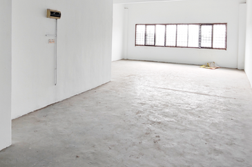 Taman Bukit Rawang Jaya 1st Floor Office For RENT (Main Road Near NSK)