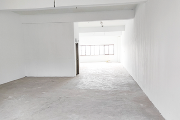 Taman Bukit Rawang Jaya 1st Floor Office For RENT (Main Road Near NSK)