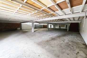 Kampung Bharu Cheras Factory Showroom For RENT