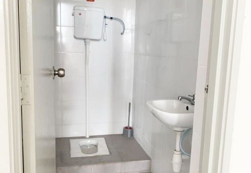 (1.5 Storey Semi Detached)  Bukit Rawang Jaya Factory For SALE