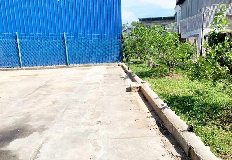 (1.5 Storey Semi Detached)  Bukit Rawang Jaya Factory For SALE