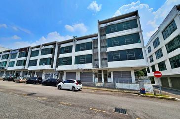 (3 Storey) Puchong D'Alpinia Business Park Shop For SALE