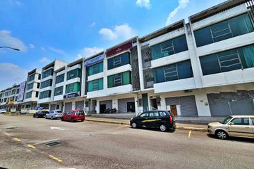 (3 Storey) Puchong D'Alpinia Business Park Shop For SALE
