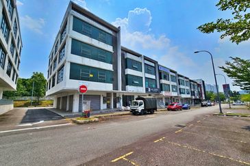 (3 Storey) Puchong D'Alpinia Business Park Shop For SALE