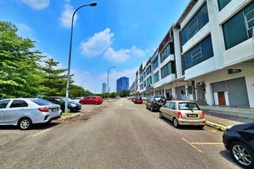(3 Storey) Puchong D'Alpinia Business Park Shop For SALE