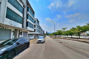 (3 Storey) Puchong D'Alpinia Business Park Shop For SALE