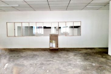 (Corner 1.5 Storey) Batu Caves Taman Industri Bolton Factory For SALE