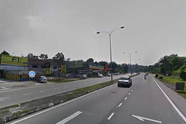 (1.7 Acres Main Road) Kajang Jalan Semenyih Taman Damai Mewah Batu 16 1/2 Commercial Land For SALE