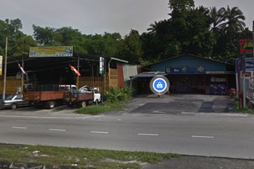 (1.7 Acres Main Road) Kajang Jalan Semenyih Taman Damai Mewah Batu 16 1/2 Commercial Land For SALE