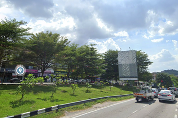 (1.7 Acres Main Road) Kajang Jalan Semenyih Taman Damai Mewah Batu 16 1/2 Commercial Land For SALE