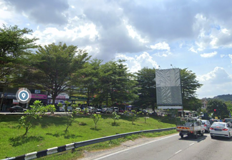 (1.7 Acres Main Road) Kajang Jalan Semenyih Taman Damai Mewah Batu 16 1/2 Commercial Land For SALE