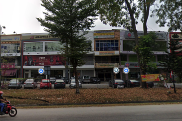 (Main Road Corner) Pusat Perniagaan Megamas Sungai Buloh 3 Storey Shop For SALE