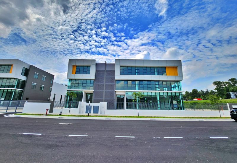 (3 Storey W/Lift) Rawang Taman Perindustrian UB Brand NEW Semi Detached Factory For RENT