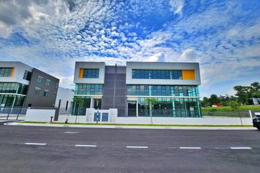 (3 Storey W/Lift) Rawang Taman Perindustrian UB Brand NEW Semi Detached Factory For RENT