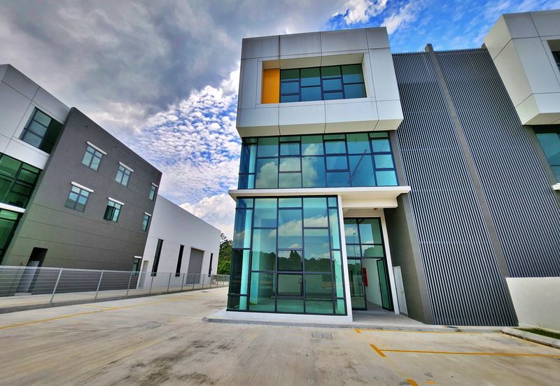 (3 Storey W/Lift) Rawang Taman Perindustrian UB Brand NEW Semi Detached Factory For RENT