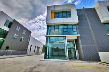 (3 Storey W/Lift) Rawang Taman Perindustrian UB Brand NEW Semi Detached Factory For RENT