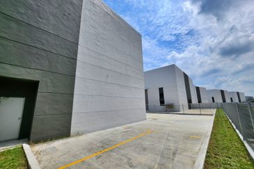 (3 Storey W/Lift) Rawang Taman Perindustrian UB Brand NEW Semi Detached Factory For RENT