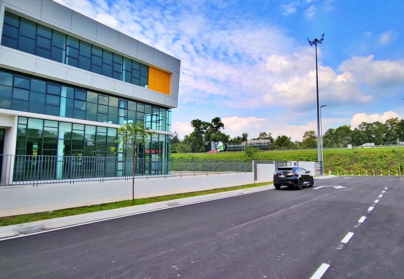 (Brand NEW 3 Sty W/Lift) Rawang Taman Perindustrian UB Semi Detached Factory For SALE