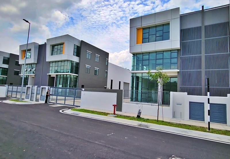 (Brand NEW 3 Sty W/Lift) Rawang Taman Perindustrian UB Semi Detached Factory For SALE