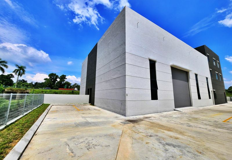 (Brand NEW 3 Sty W/Lift) Rawang Taman Perindustrian UB Semi Detached Factory For SALE
