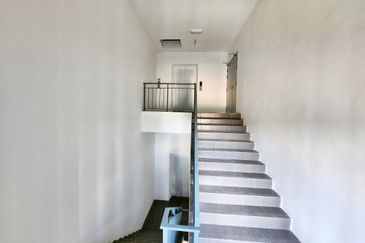 (3 Storey W/Lift) Rawang Taman Perindustrian UB Semi Detached Factory For RENT