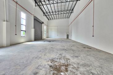 (3 Storey W/Lift) Rawang Taman Perindustrian UB Semi Detached Factory For RENT