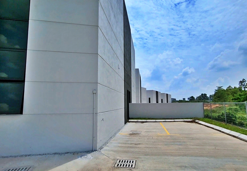 (Brand NEW Corner) Rawang Taman Perindustrian UB 3 Storey Semi Detached Factory For SALE