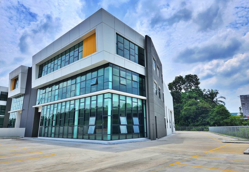 (Brand NEW Corner) Rawang Taman Perindustrian UB 3 Storey Semi Detached Factory For SALE