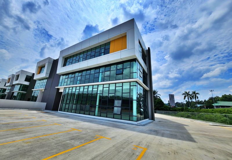 (Brand NEW Corner) Rawang Taman Perindustrian UB 3 Storey Semi Detached Factory For SALE
